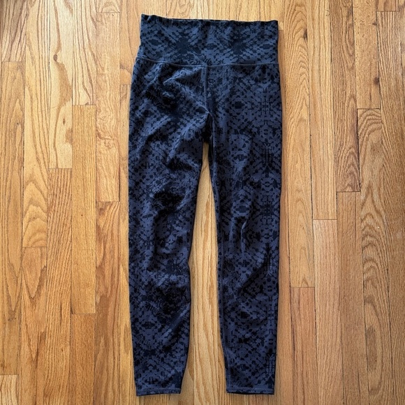 Vuori Pants - Vuori sz M Charcoal Shibori studio printed Black Patterned Leggings good cond